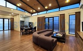 5Br Large Villa Crown Hill Estate F26